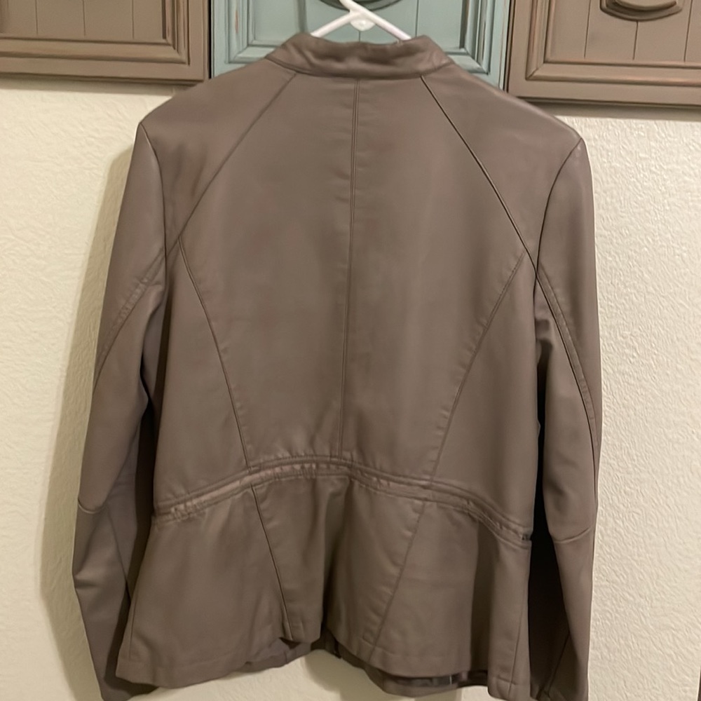Women’s Jacket - Picture 2 of 4
